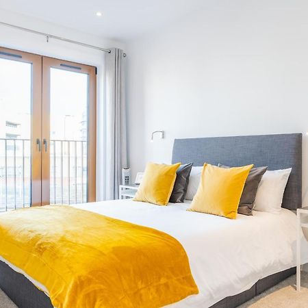 St Albans 2 Bed Luxury City Apartment, 5 Mins Walk To Train & Allocated Parking Exterior foto