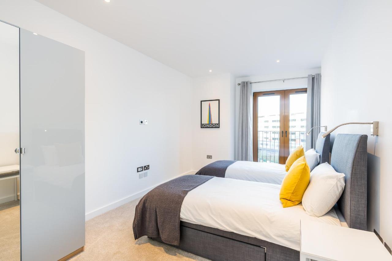 St Albans 2 Bed Luxury City Apartment, 5 Mins Walk To Train & Allocated Parking Exterior foto