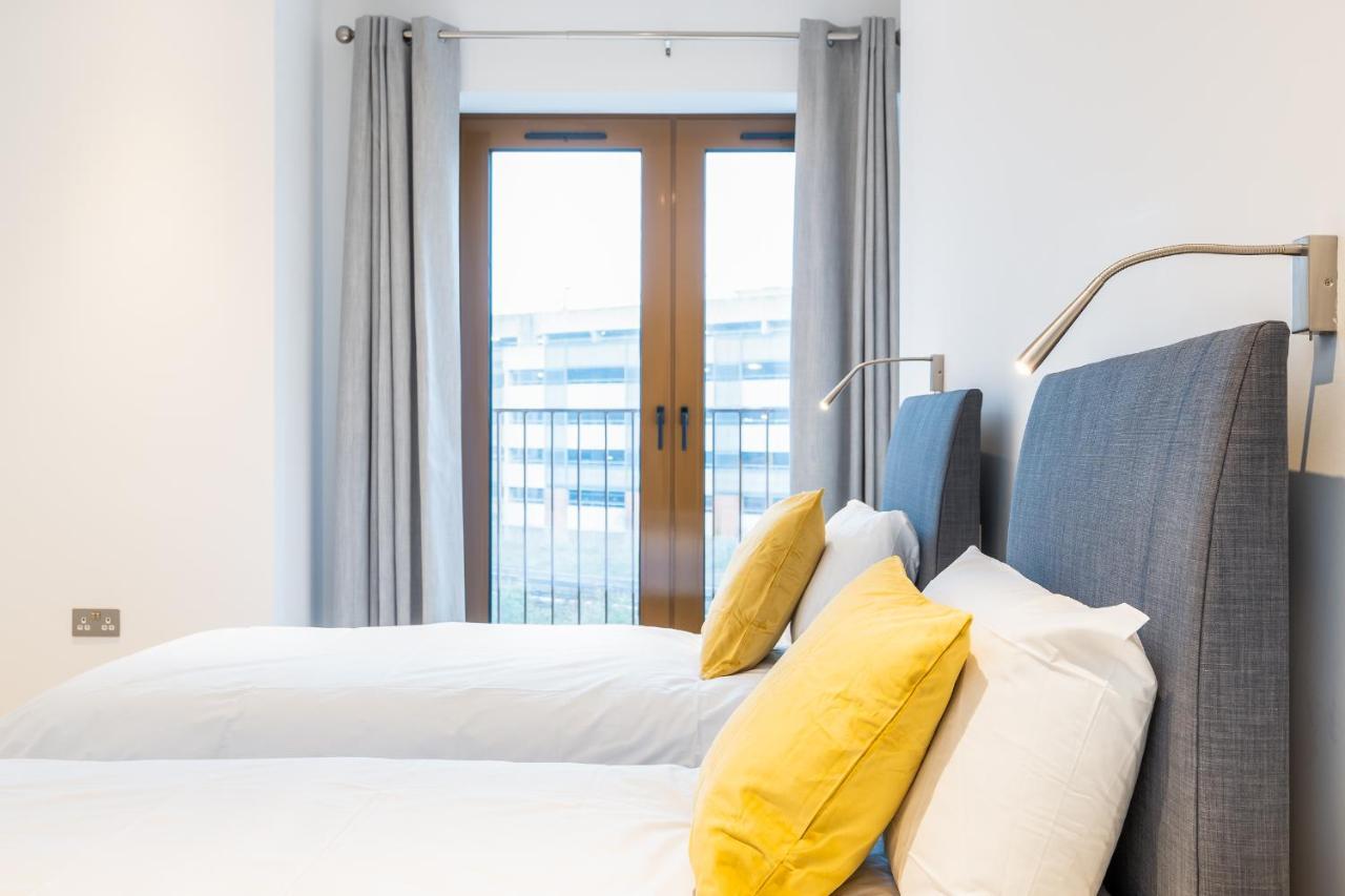 St Albans 2 Bed Luxury City Apartment, 5 Mins Walk To Train & Allocated Parking Exterior foto