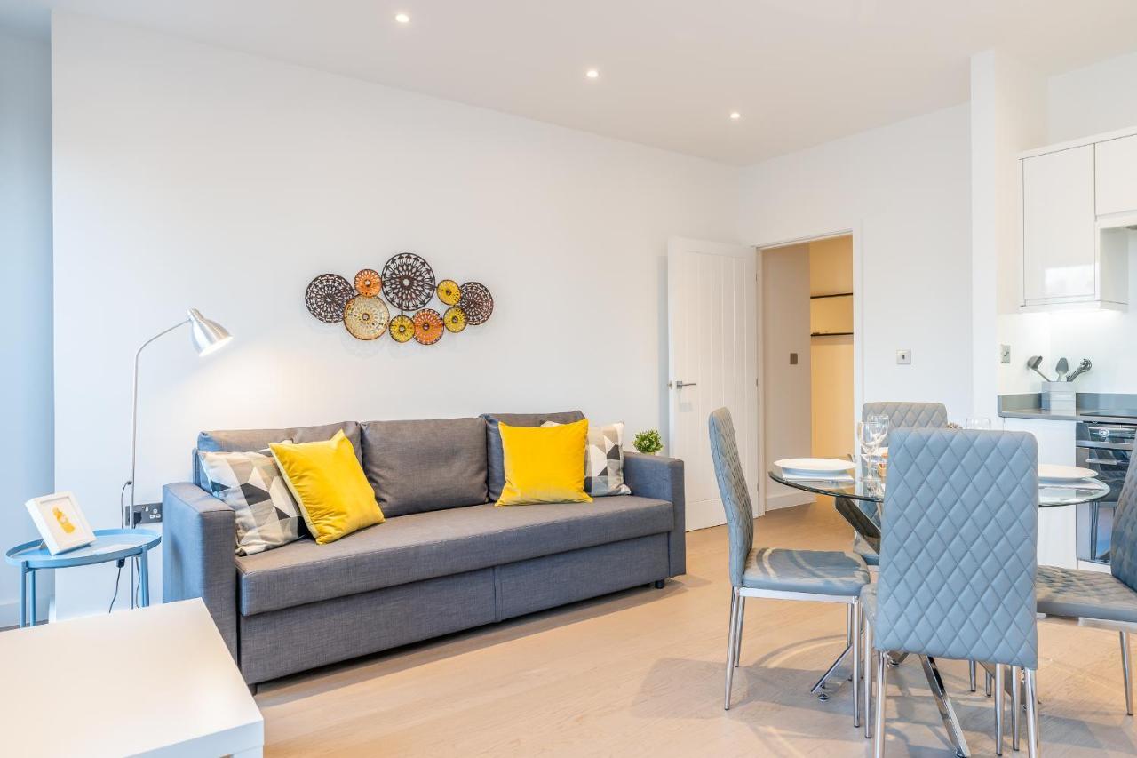 St Albans 2 Bed Luxury City Apartment, 5 Mins Walk To Train & Allocated Parking Exterior foto