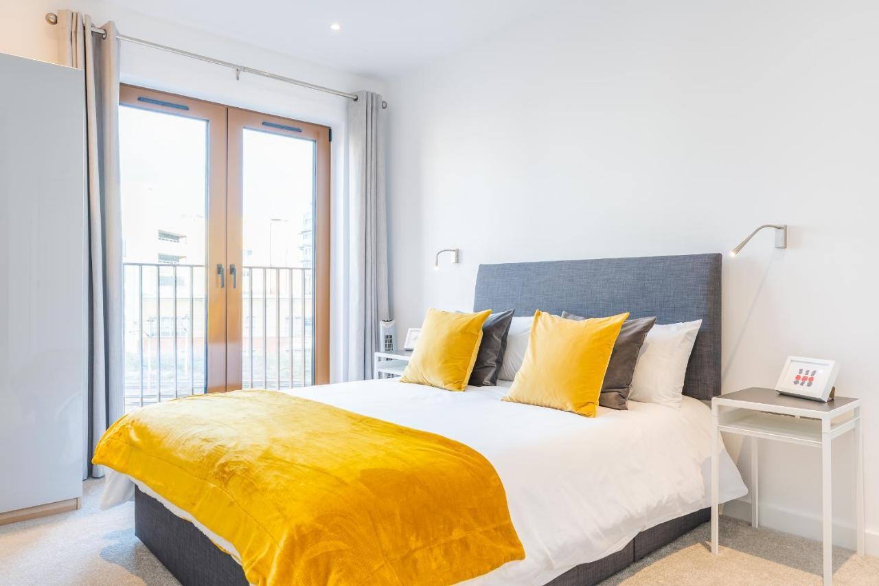 St Albans 2 Bed Luxury City Apartment, 5 Mins Walk To Train & Allocated Parking Exterior foto